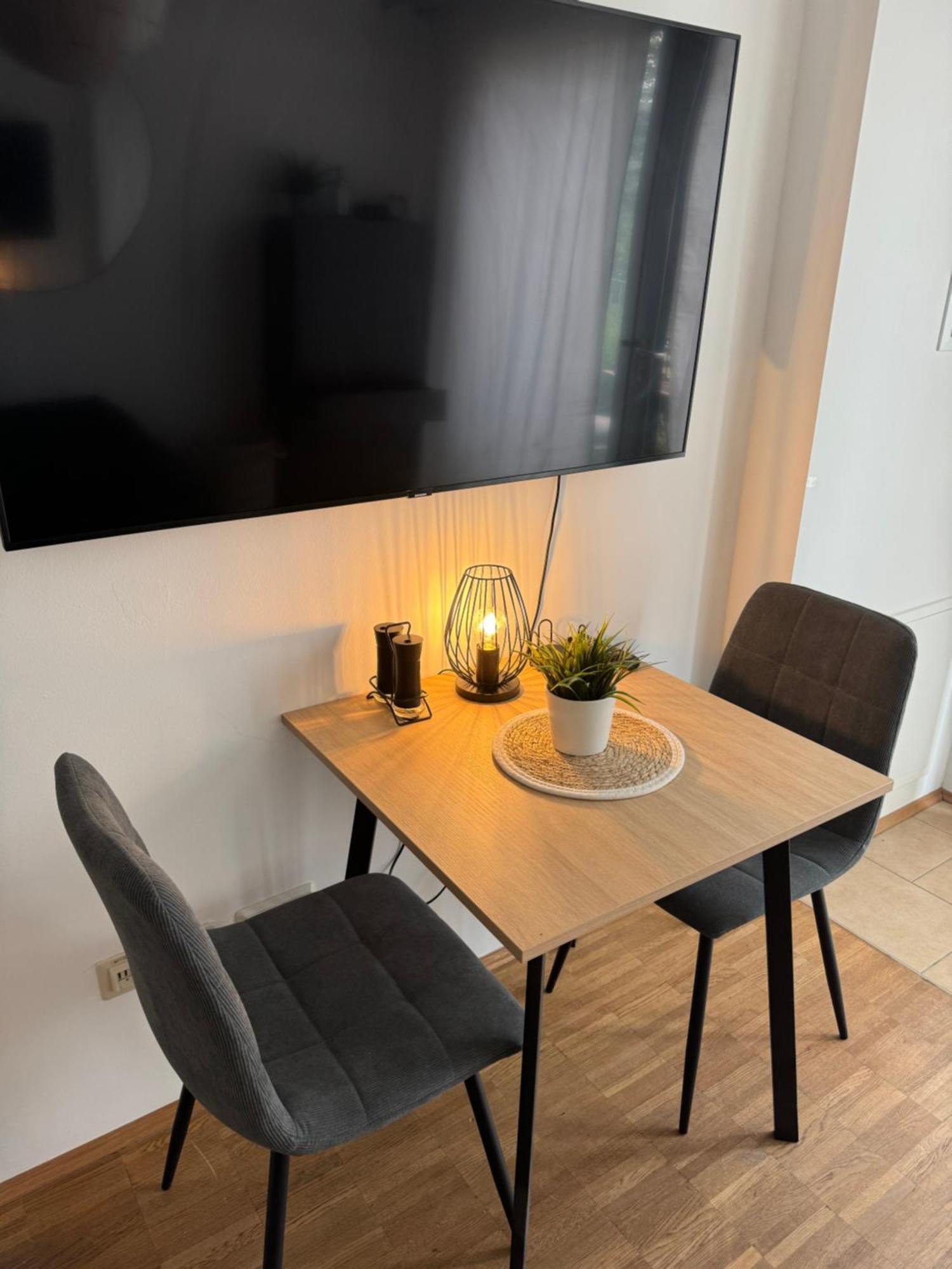 וירצבורג Moderne Ferienwohnung Mit Terrasse מראה חיצוני תמונה
